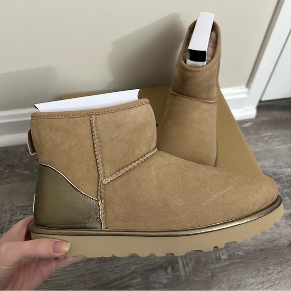Brand New Size 11 UGG women’s classic mini shine boots/ugg - Picture 13 of 13
